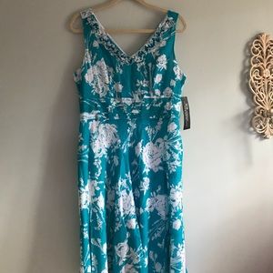 Sz 14 Knee length white and turquoise dress